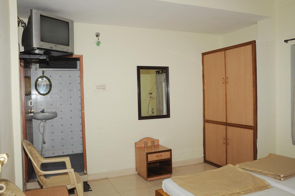 Hotel Agarala Residency 티루파티 객실 사진